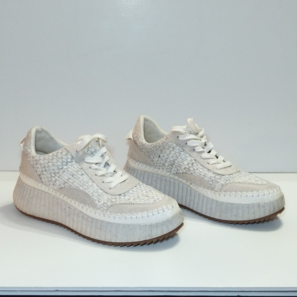 Universal Threads Women's Cream Platform Sneakers Size 10.